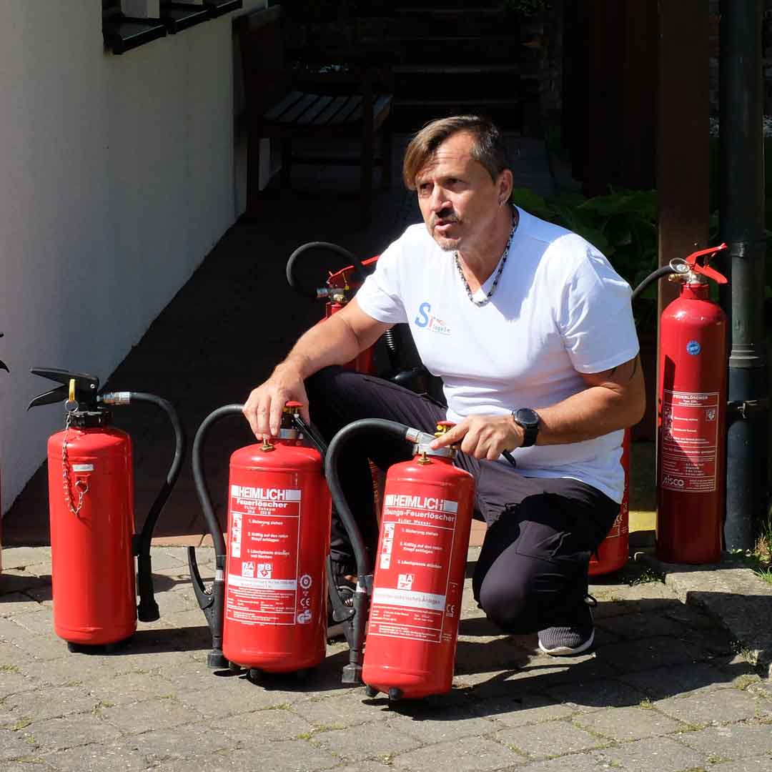 Unterweisung unterschiedlicher Feuerloescher